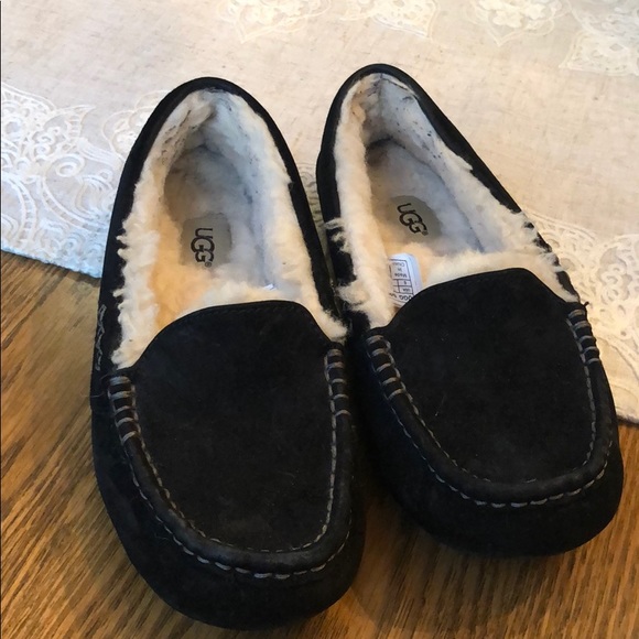 UGG Shoes - Black Ugg slippers
